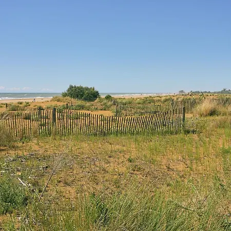 Adorable Flat 250 M From The Lejlighed